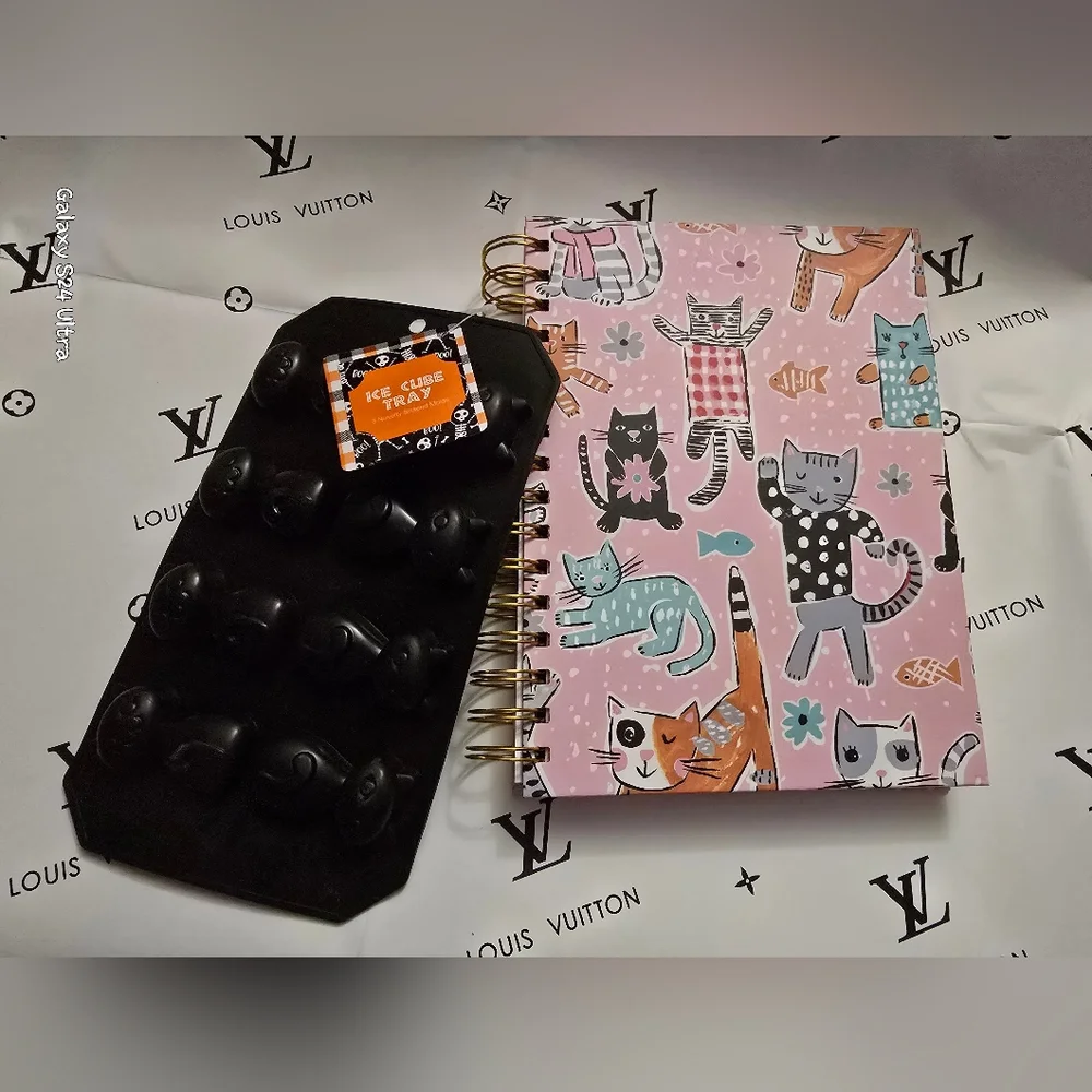 2 Piece Set: Kitty Cat Ice Cube Tray & Kitty Cat Notebook NEW